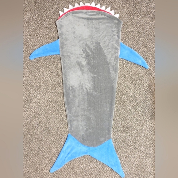 Grey Shark Bite Snuggie Ultra Soft Micromink Shark Tail Sleeping Bag Blanket 50" - Picture 8 of 12